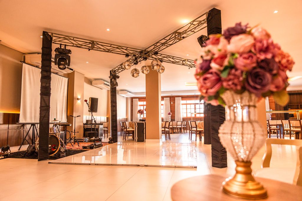 Espaço para eventos e festas na churrascaria Mein Haus em São José com capacidade para até 250 pessoas